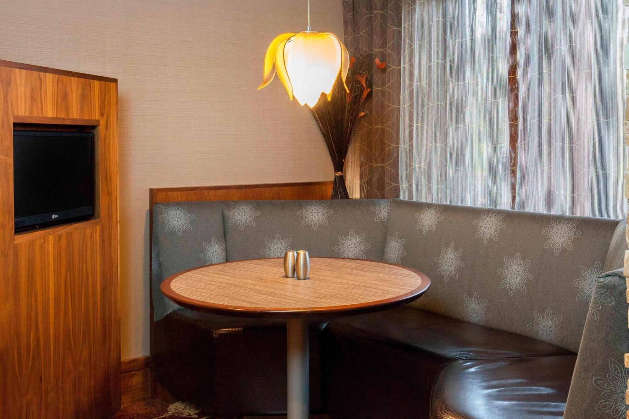 Courtyard By Marriott Ithaca Airport/University Esterno foto