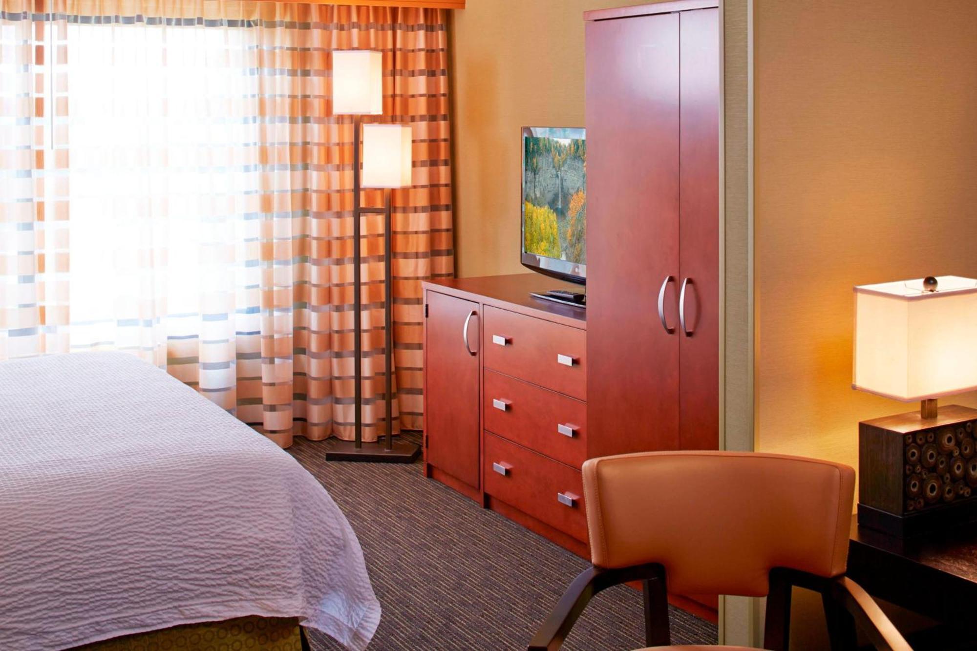 Courtyard By Marriott Ithaca Airport/University Esterno foto