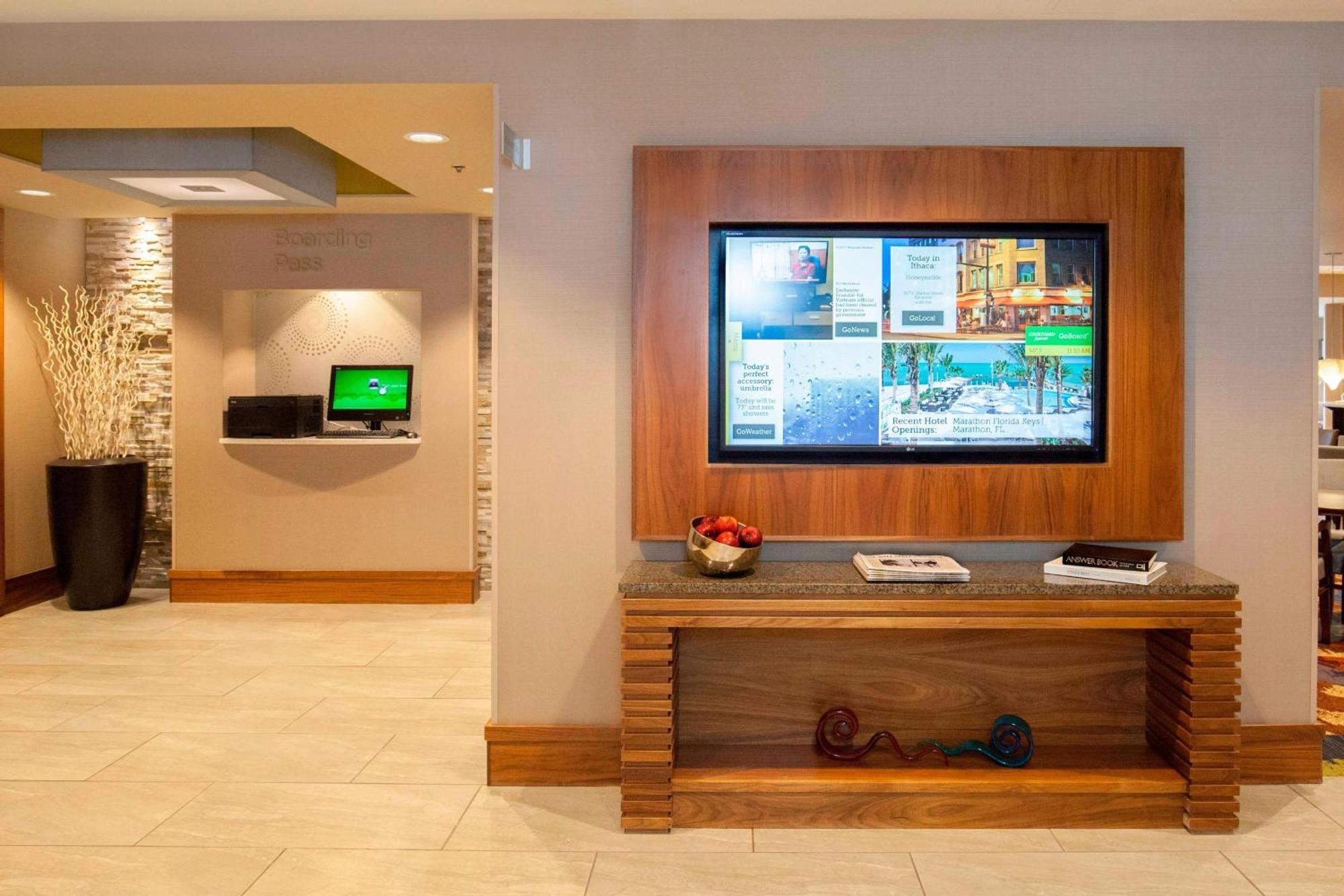 Courtyard By Marriott Ithaca Airport/University Esterno foto