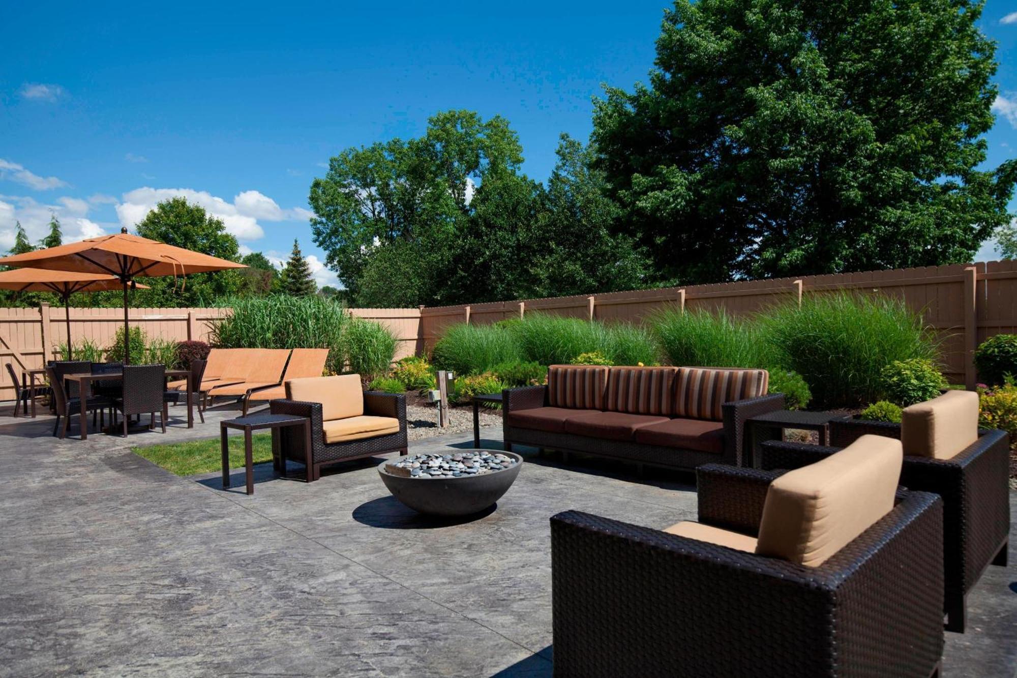 Courtyard By Marriott Ithaca Airport/University Esterno foto