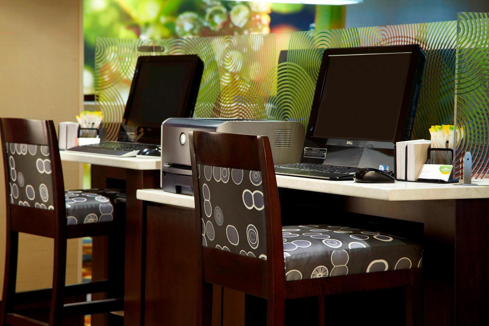 Courtyard By Marriott Ithaca Airport/University Esterno foto