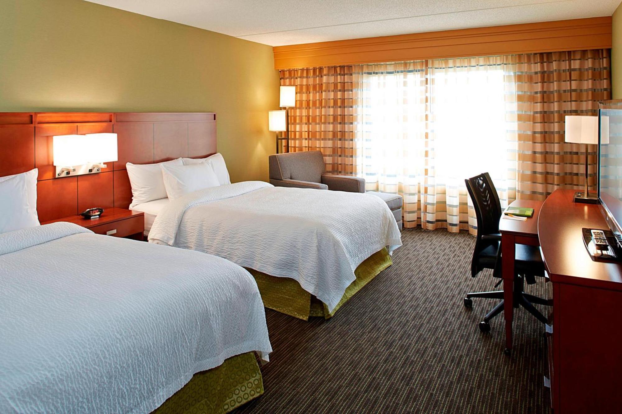 Courtyard By Marriott Ithaca Airport/University Esterno foto