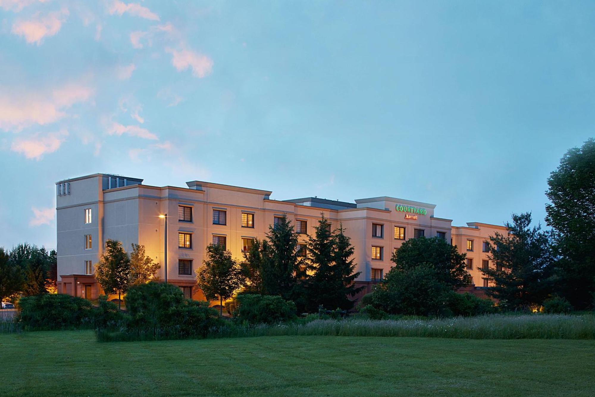 Courtyard By Marriott Ithaca Airport/University Esterno foto