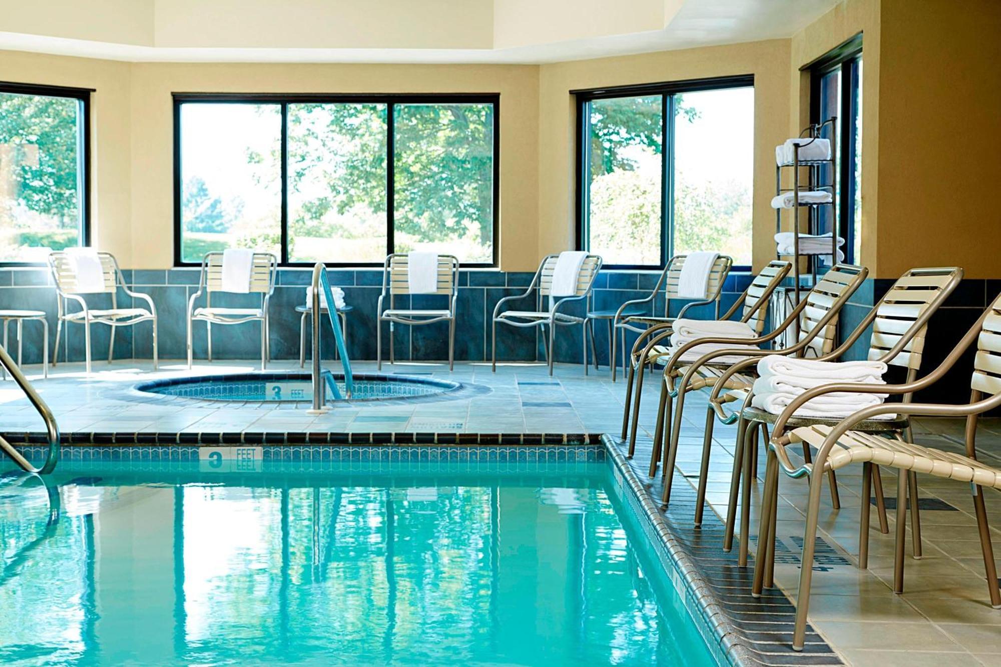 Courtyard By Marriott Ithaca Airport/University Esterno foto