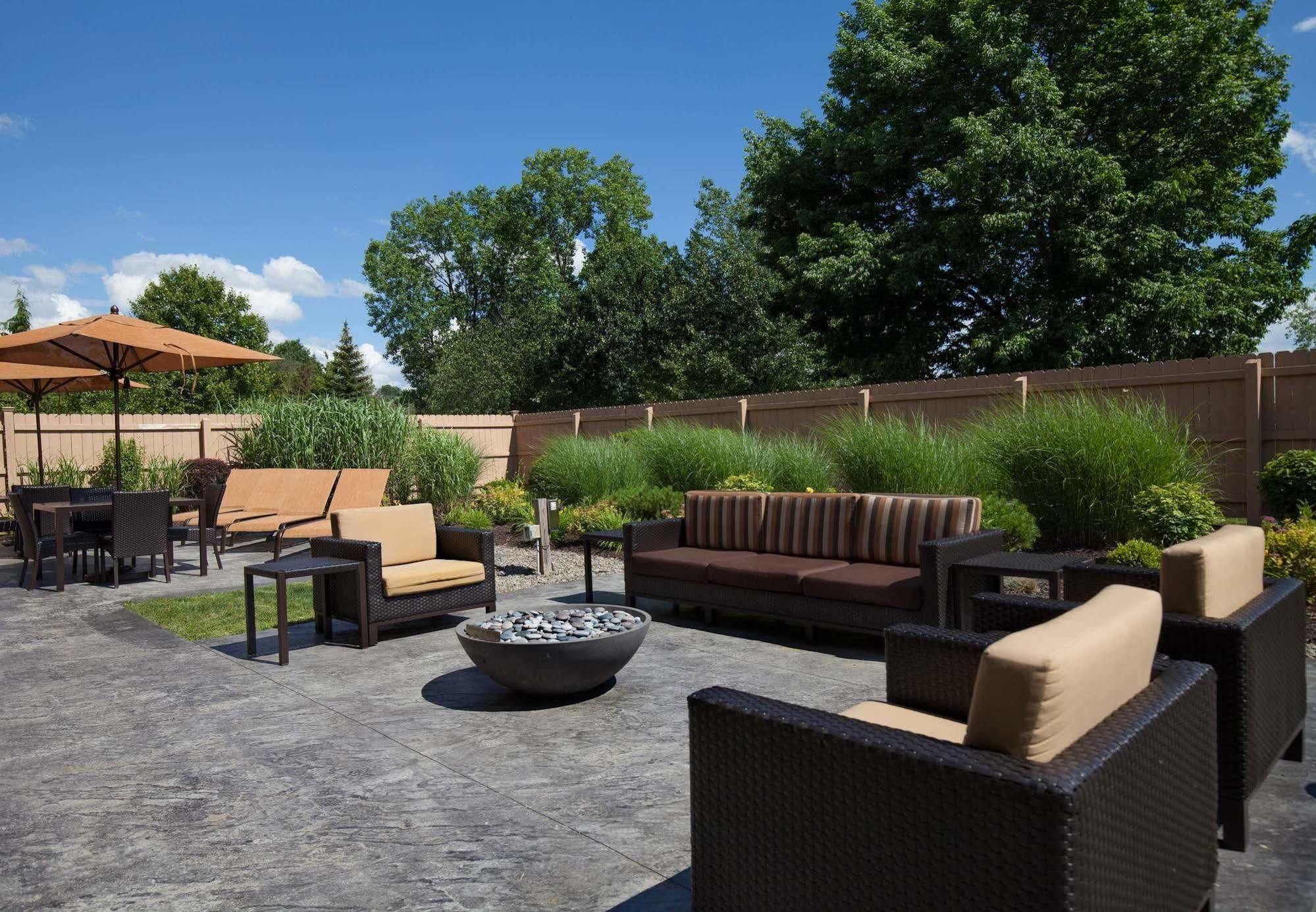 Courtyard By Marriott Ithaca Airport/University Esterno foto
