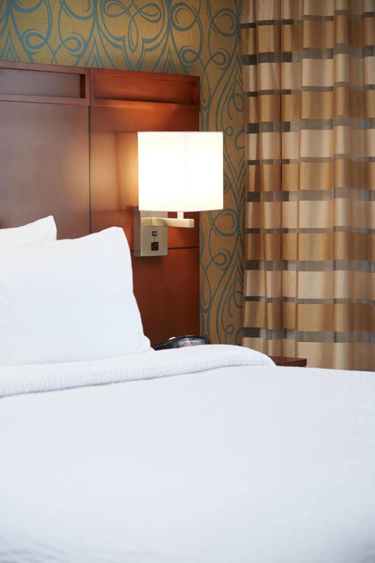Courtyard By Marriott Ithaca Airport/University Esterno foto